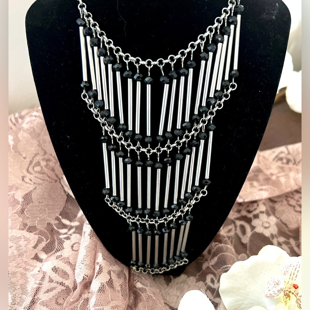 NWOT stunning statement necklace! All offers considered 🤗